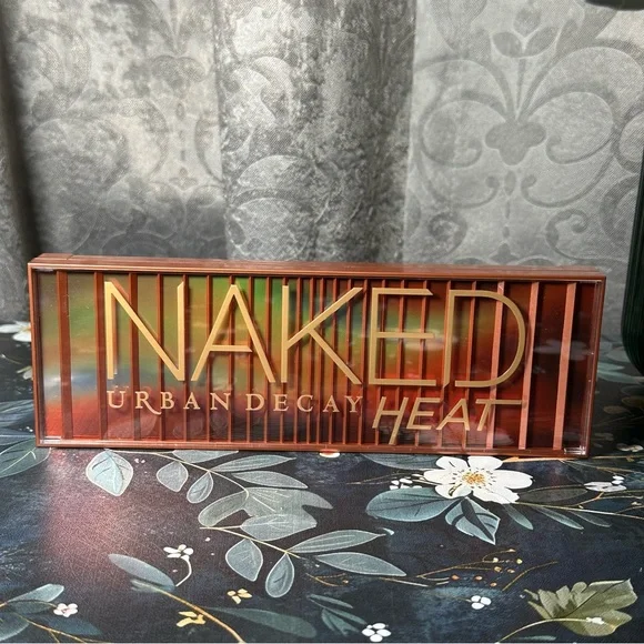 URBAN DECAY COSMETICS NAKED HEAT Pigmented Color Eyeshadow Palette - Picture 1 of 12
